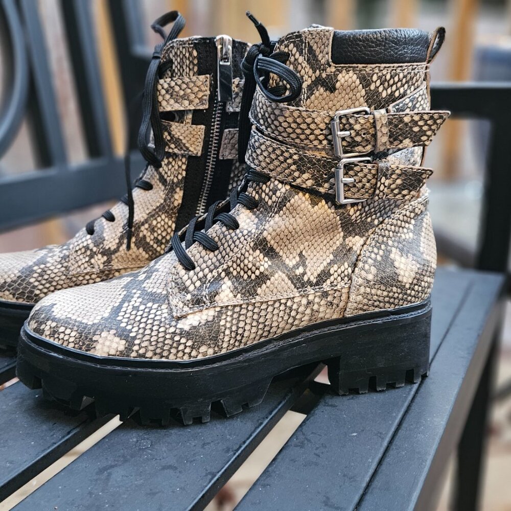 NWOT Dolce Vita PALINE Combat BOOTS Snakeskin Lug Sole - Sz 8 - Picture 9 of 10